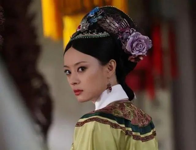 赵丽颖眼睛发炎上台领奖侧面照片,赵丽颖领奖神图高清照片