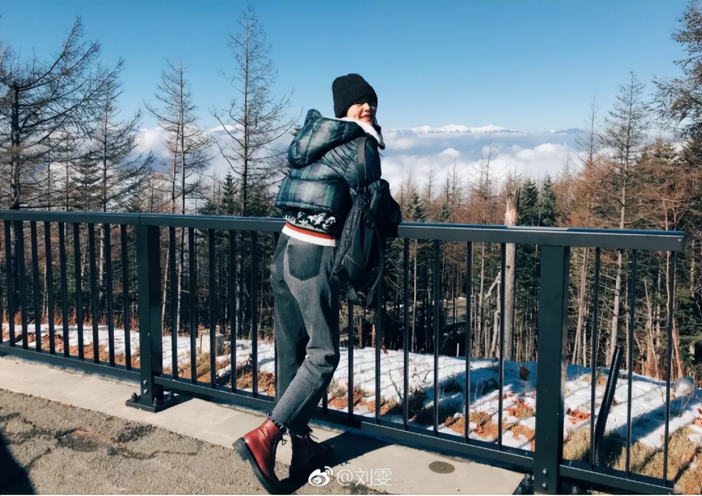 冬天在户外怎么拍照姿势好看,秋冬季拍照姿势技巧风景