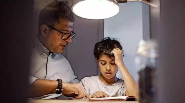 父亲节英文祝福语,父亲节祝愿天下的父母幸福安康