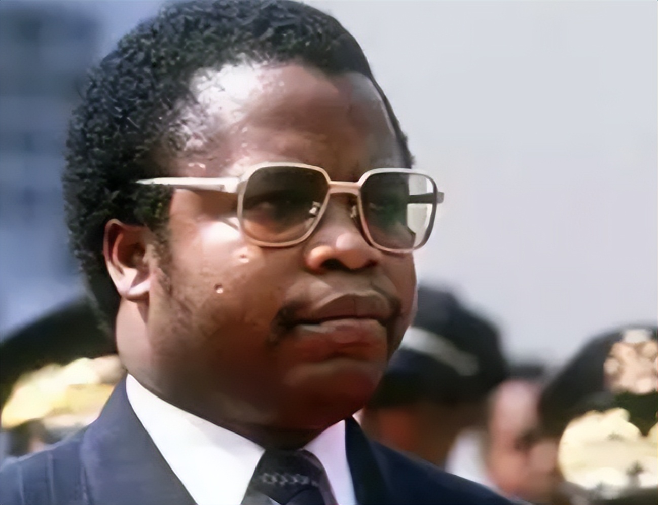 非洲残暴独裁者多伊，死得有多惨？卡扎菲、萨达姆都比他“体面”