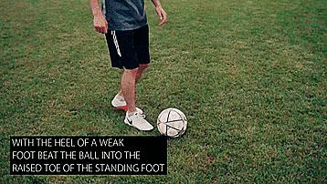 花式足球之七个简单易学的地面起球技巧