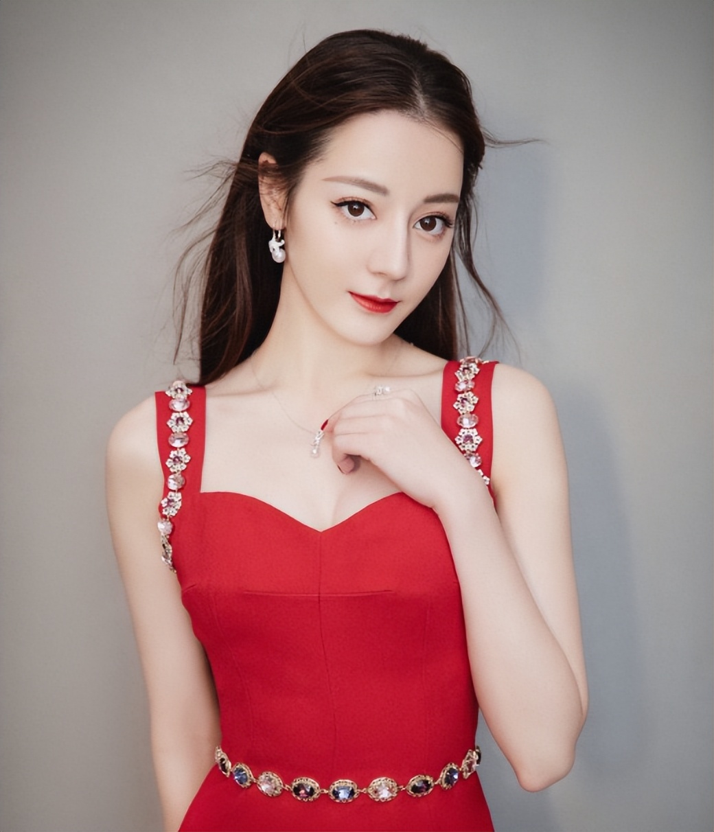 多位明星为高考加油：肖战唱歌，谭松韵送字，迪丽热巴最有寓意