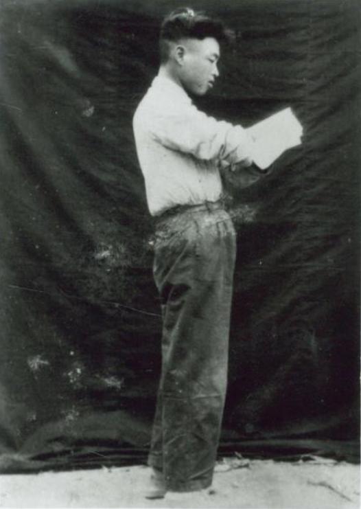 56年朱彦夫回乡后，母亲见他身体残缺吓一跳：让国家来照顾你吧