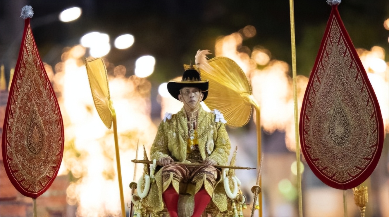 泰王玛哈夫妇最新消息,泰王玛哈奇葩作风