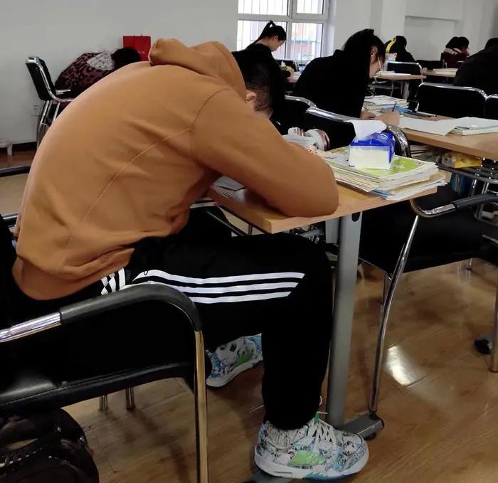 孩子受委屈为什么会隐忍,孩子受委屈以后一直哭怎么办