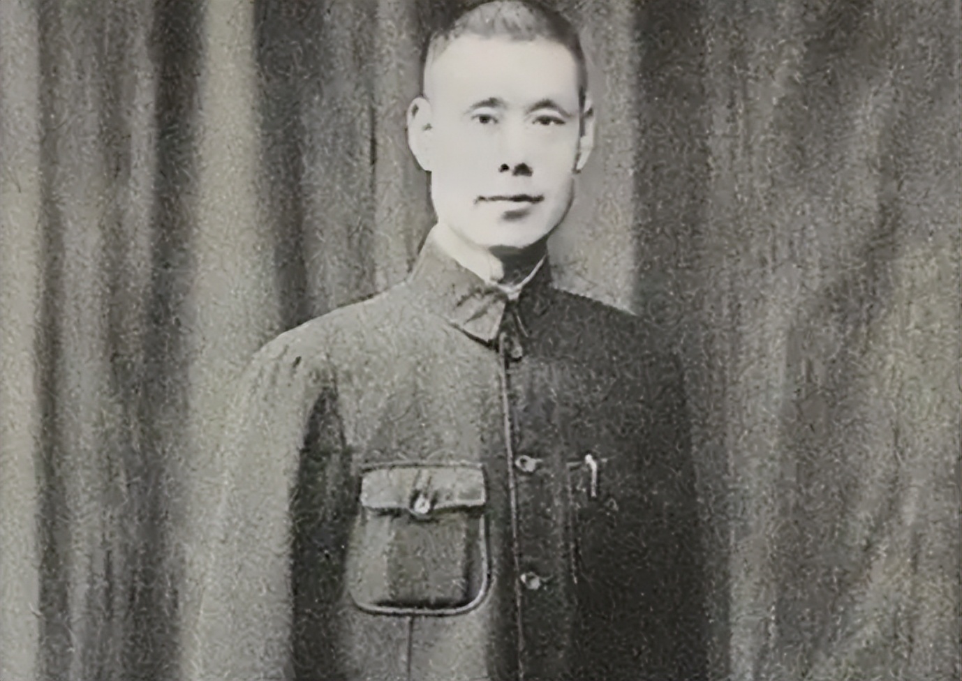 国军上校到延安被劝返，1年后周恩来对他说：到蒋介石身边去