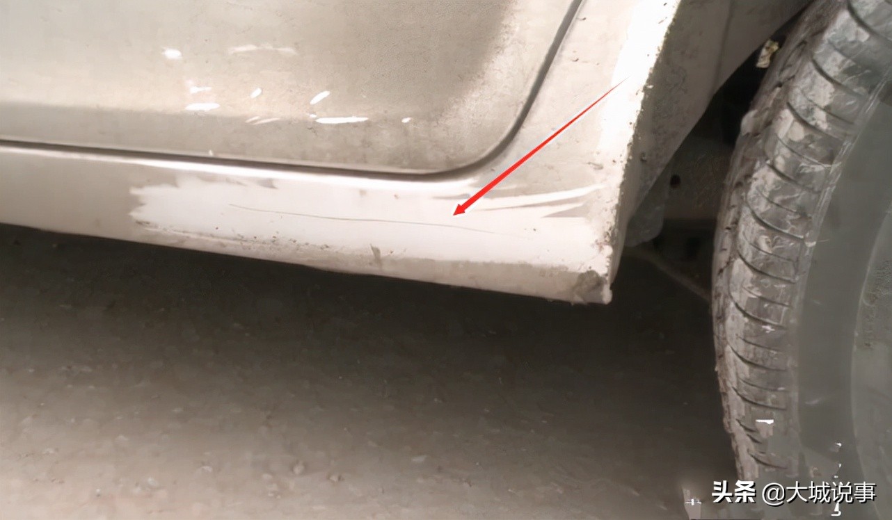 重庆违停交警拖车了怎么处理,车辆相撞拖车费停车费谁负担