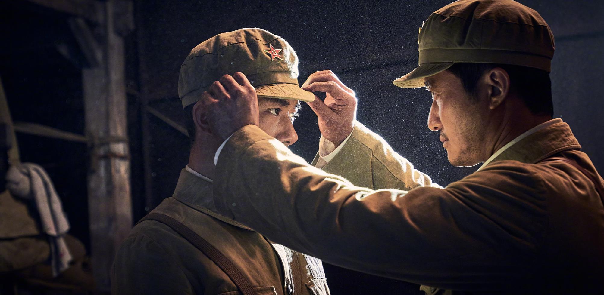 R级！片长138分钟一刀未剪，影史票房第一导演一出手，港片有救了