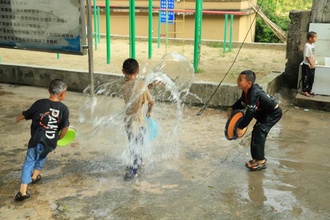 大山里的支教故事幼儿舞蹈,大山里的支教故事
