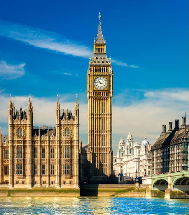 一份详细的旅行攻略,一份英语日程安排表