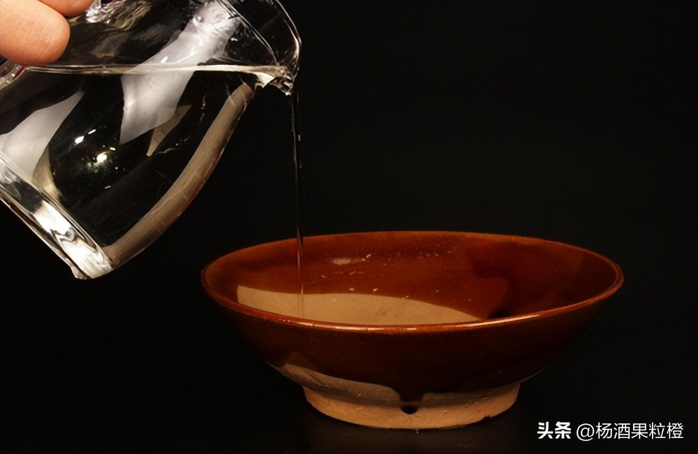 白酒中的辣味该如何降低呢,白酒度数低怎么升高