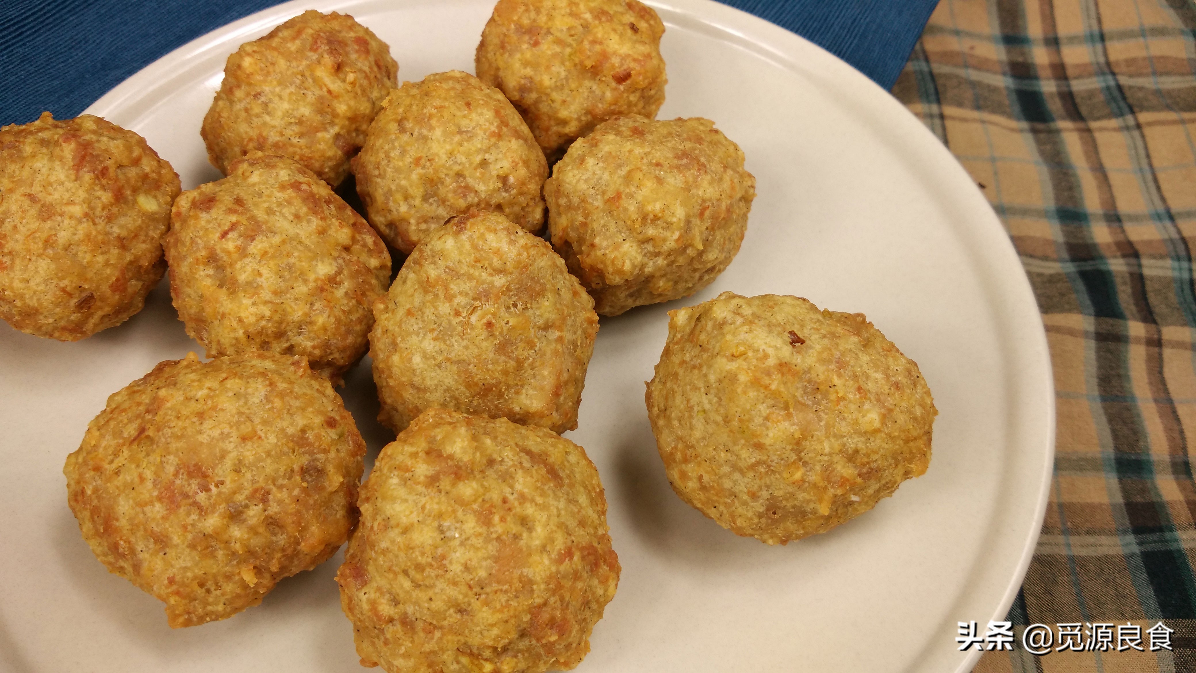 炸丸子放鸡蛋的标准是什么,炸丸子放馒头多少合适