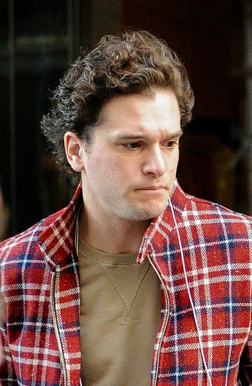 为什么明星脸上就没有胡子啊,为什么明星的脸上一点胡子也没有