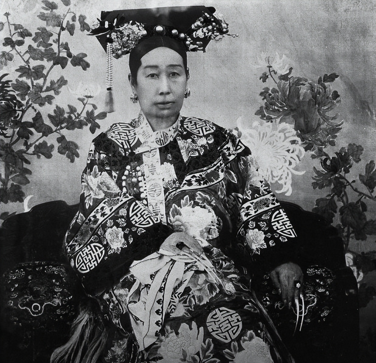 慈禧口中夜明珠八亿现世,慈禧口中夜明珠值约8亿人民币