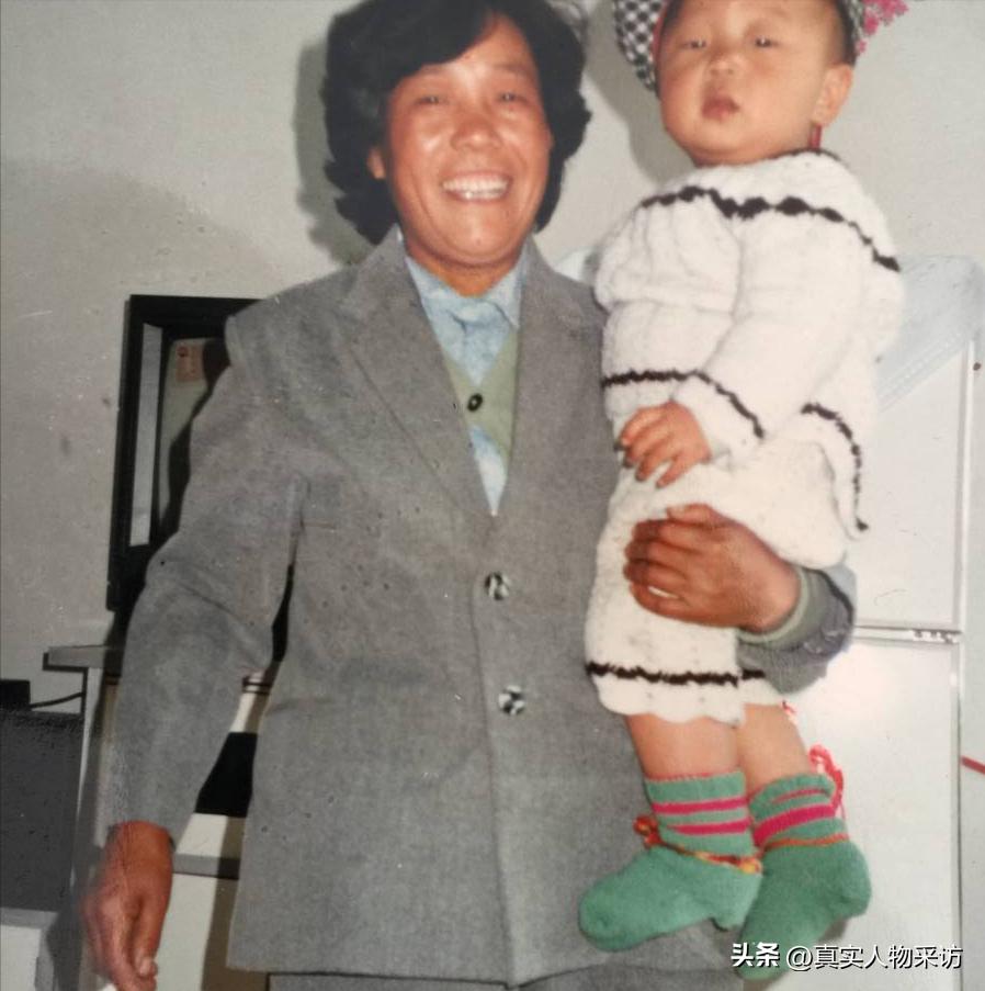 大学生卖肉夹馍一年赚100多万,在日本卖肉夹馍