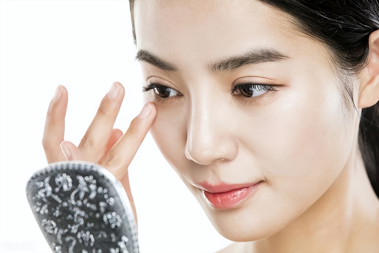 海蓝之谜和赫莲娜哪个更贵,为啥国内海蓝之谜比赫莲娜出名