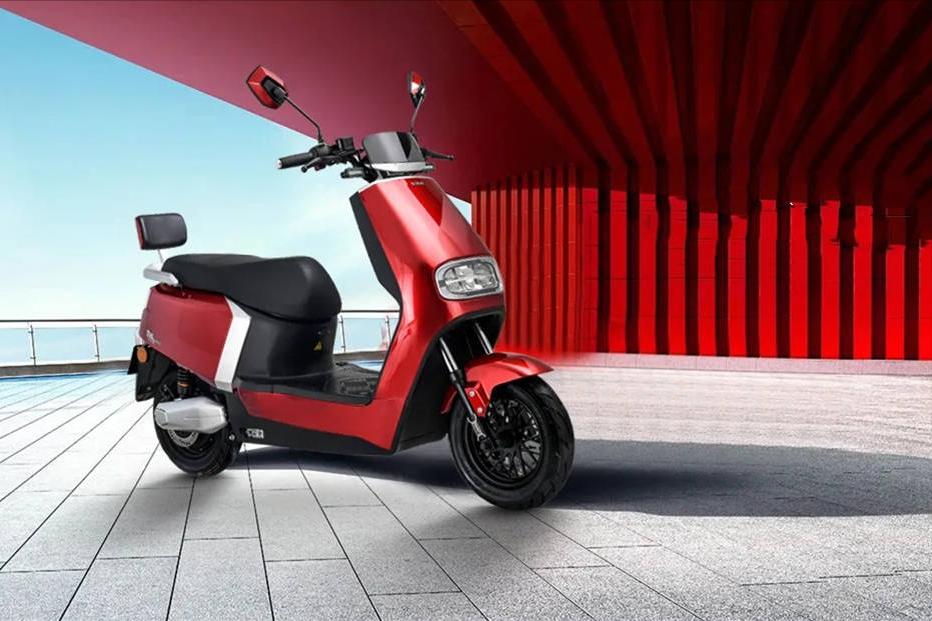 小刀和雅迪哪个车更实用,雅迪小刀的优缺点