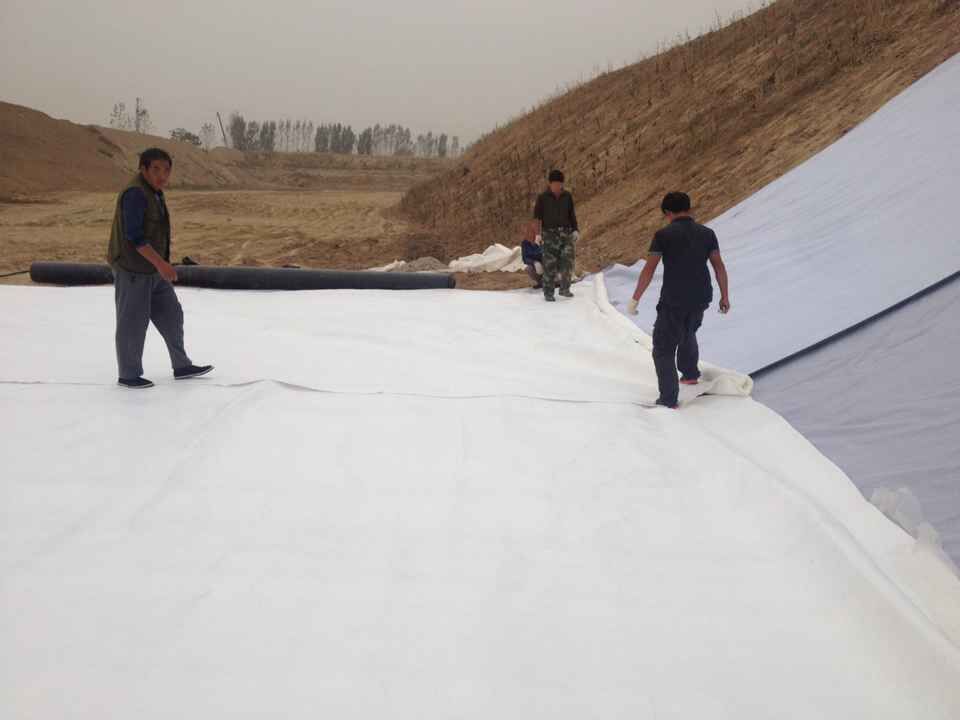 新疆复合土工膜铺设,复合土工膜施工步骤及完工检测