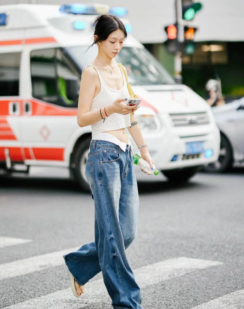去了上海才知道有多繁华,上海街拍长裤长裙