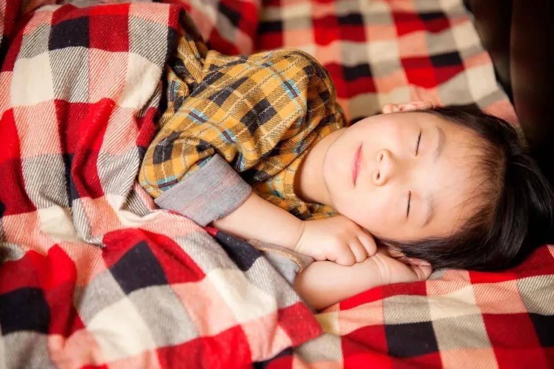 女儿因食物中毒住进了医院,10岁女孩买早饭