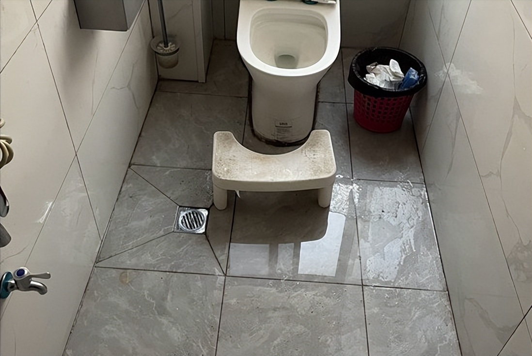 卫生间里漏水怎么办最快最有效,卫生间漏水怎么简单解决