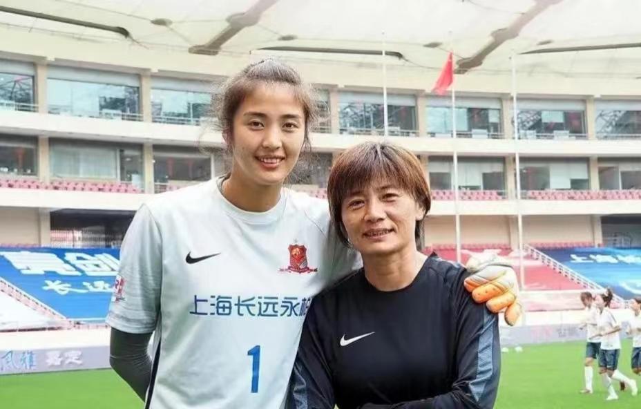 赵丽娜退役后还有没有工资,赵丽娜谈退役会离开足球吗