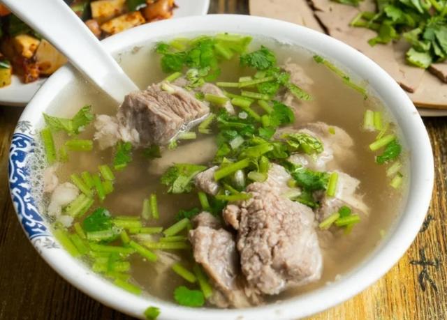 开了10来年的店,摆摊卖酥脆皮薄的馅饼