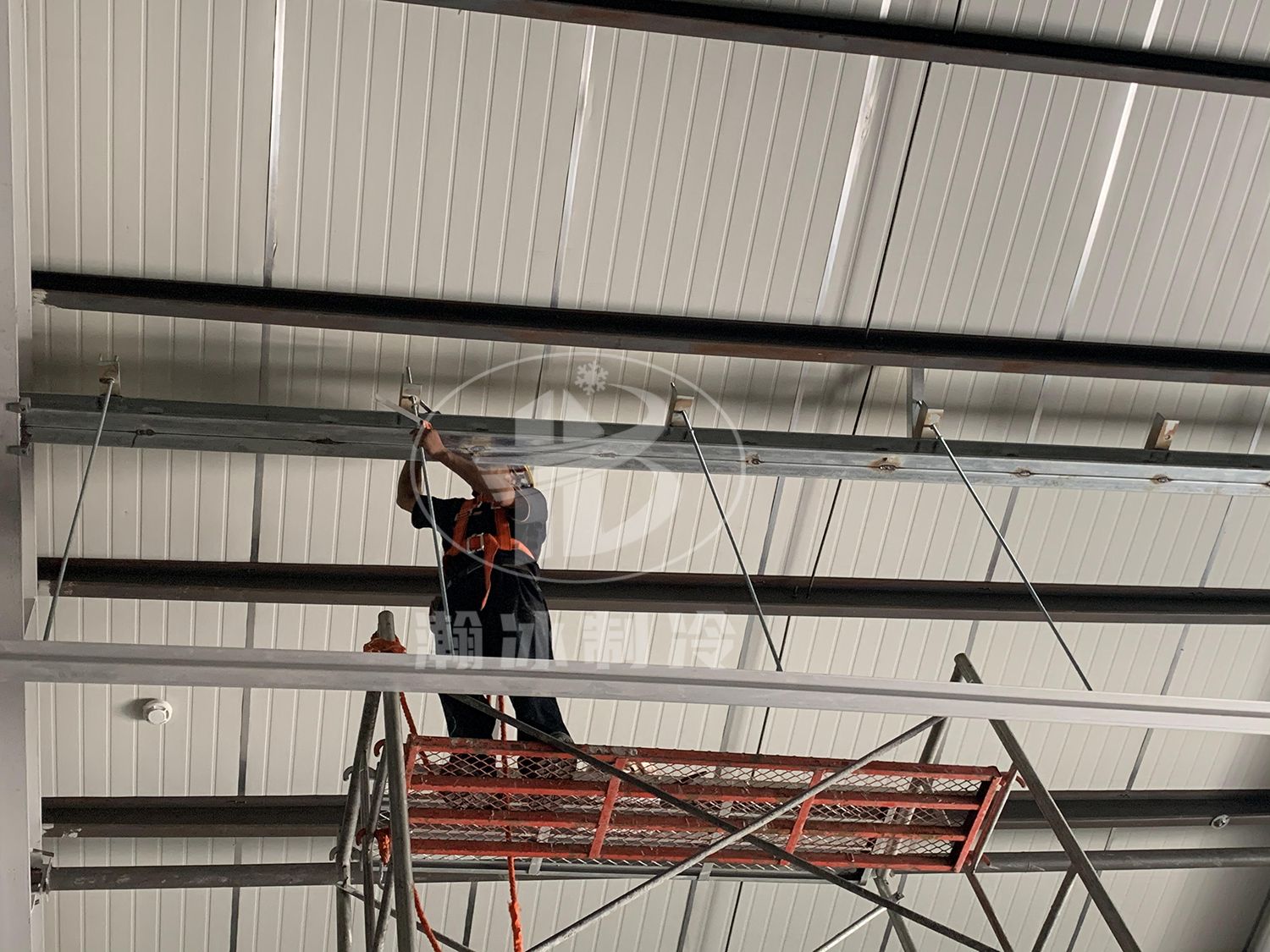 冷库安装工人的一天,制冷冷库安装团队电话