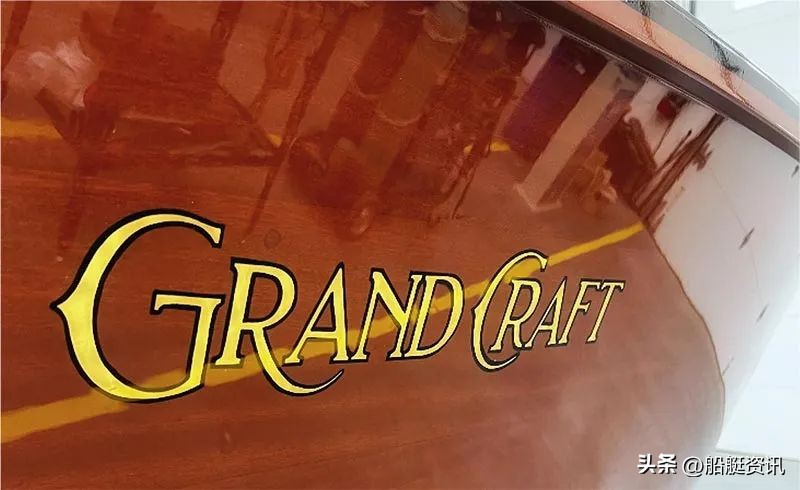 这家重生的造船商正在使用3d技术创造现代的红木经典游艇