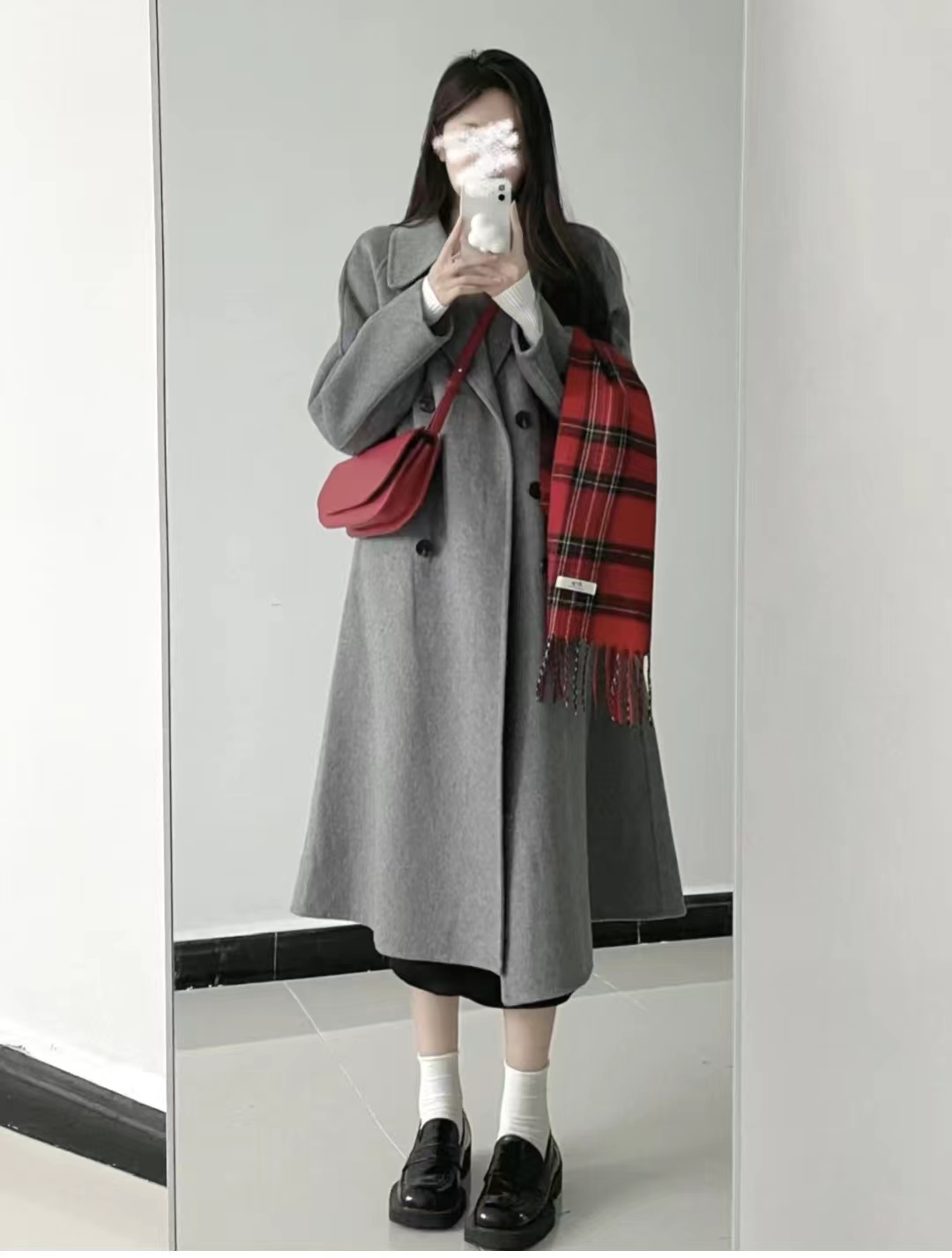 法式蝴蝶结上衣红色,红色搭配深杏色好看吗