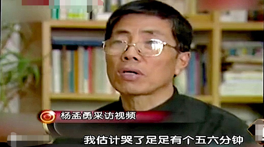 2000年，老汉移植小伙心脏性情大变，疯狂作诗99首，做梦被人追杀