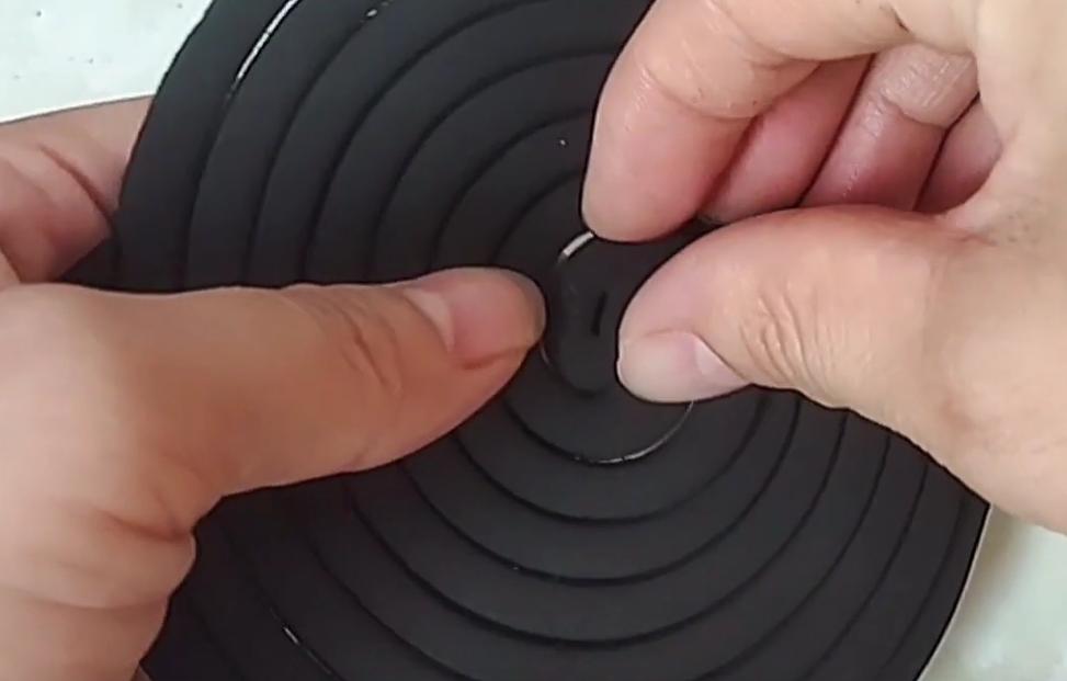 徒手掰蚊香一掰就断怎么办？蚊香这样拆，一拆就开，快学学