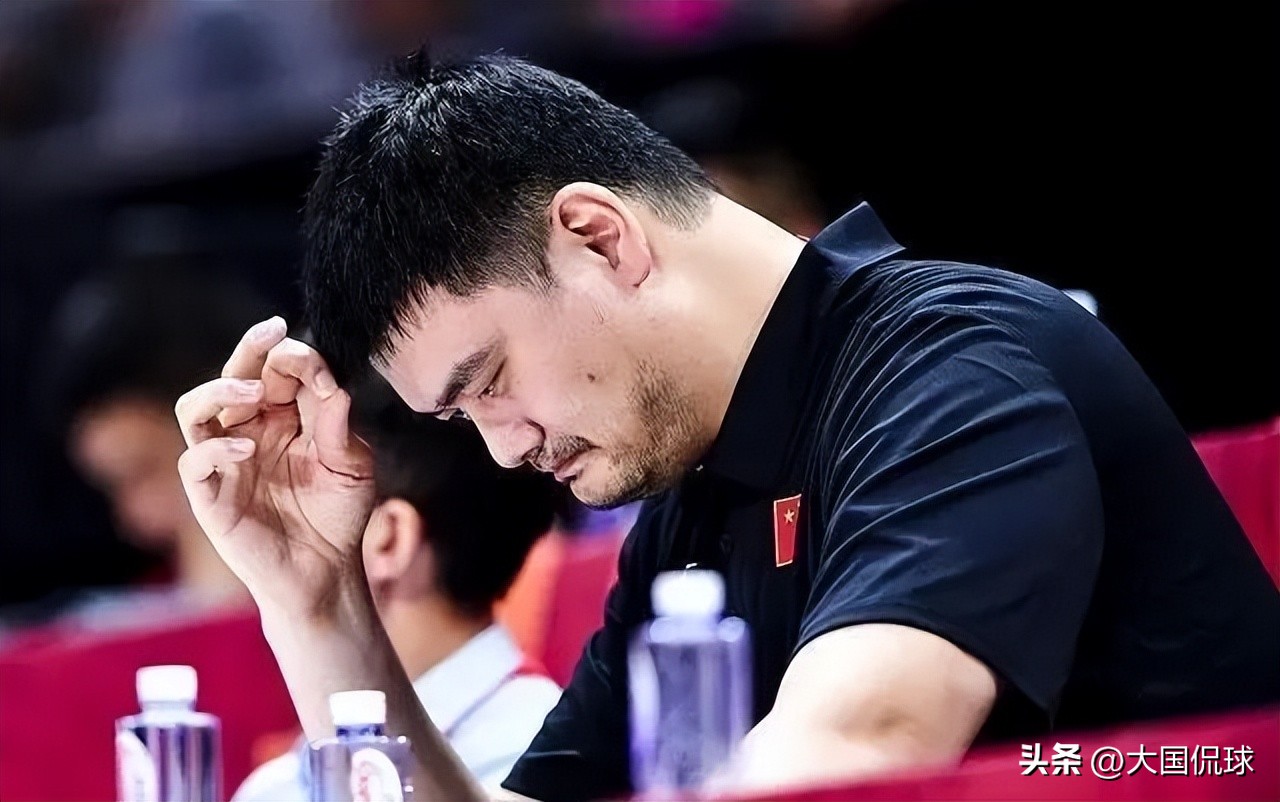 *疆新**抗议篮协！周琦事件反转，姚明旧账被翻出：有规定就必须遵守