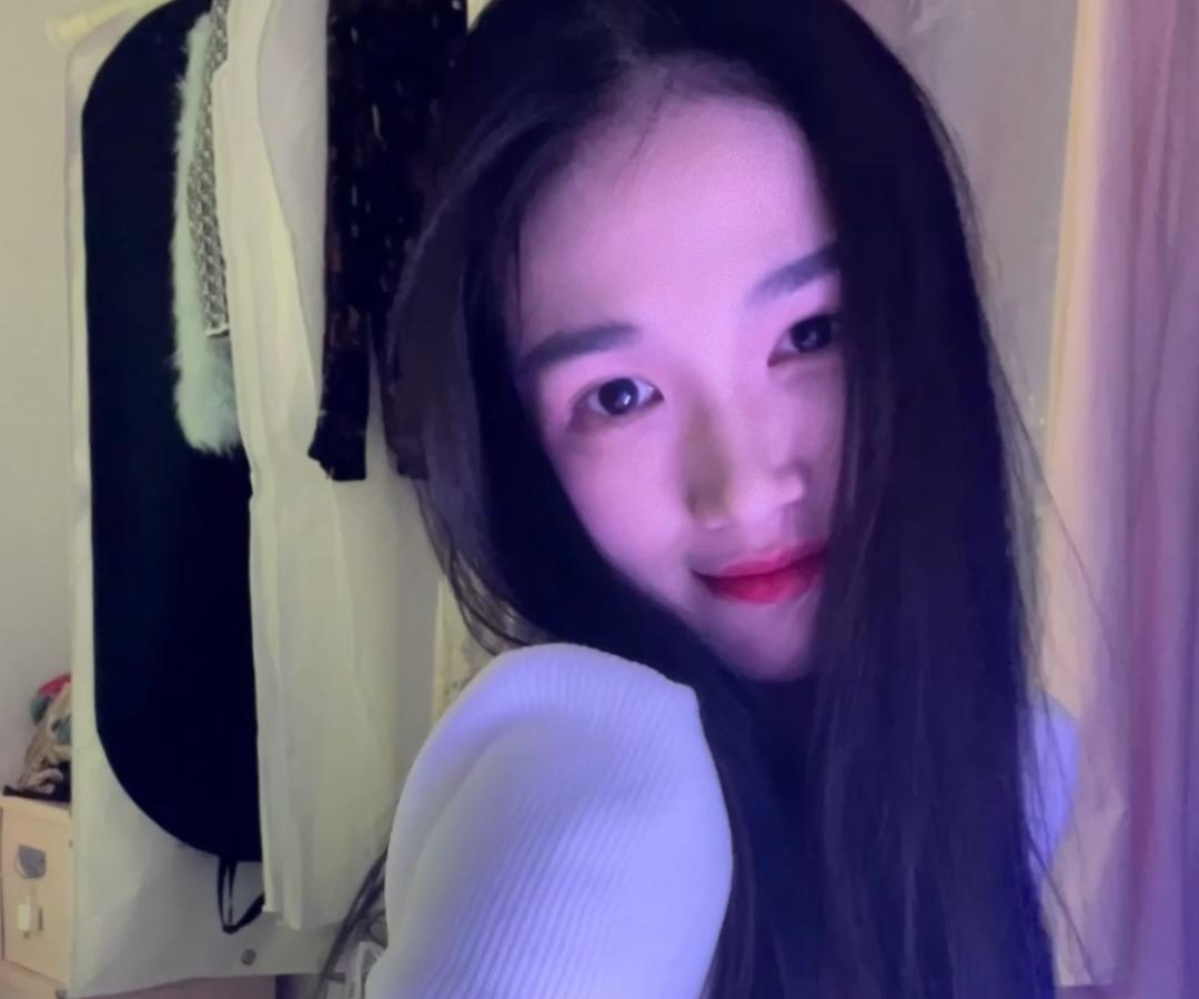 美女开奔驰收废品,90后美女废品回收开奔驰