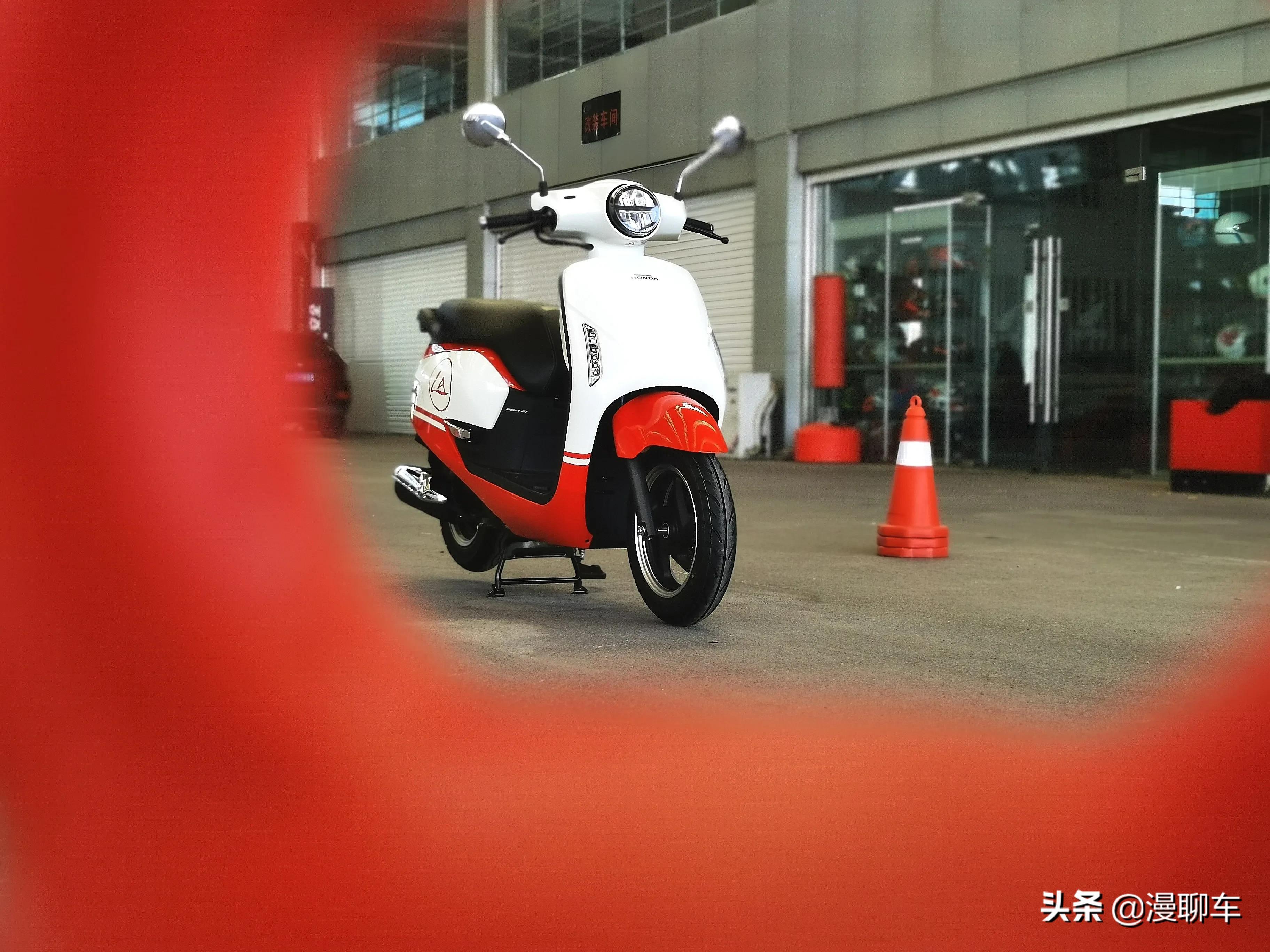 本田复古踏板ns125la介绍,新大洲本田复古踏板ns125落地价