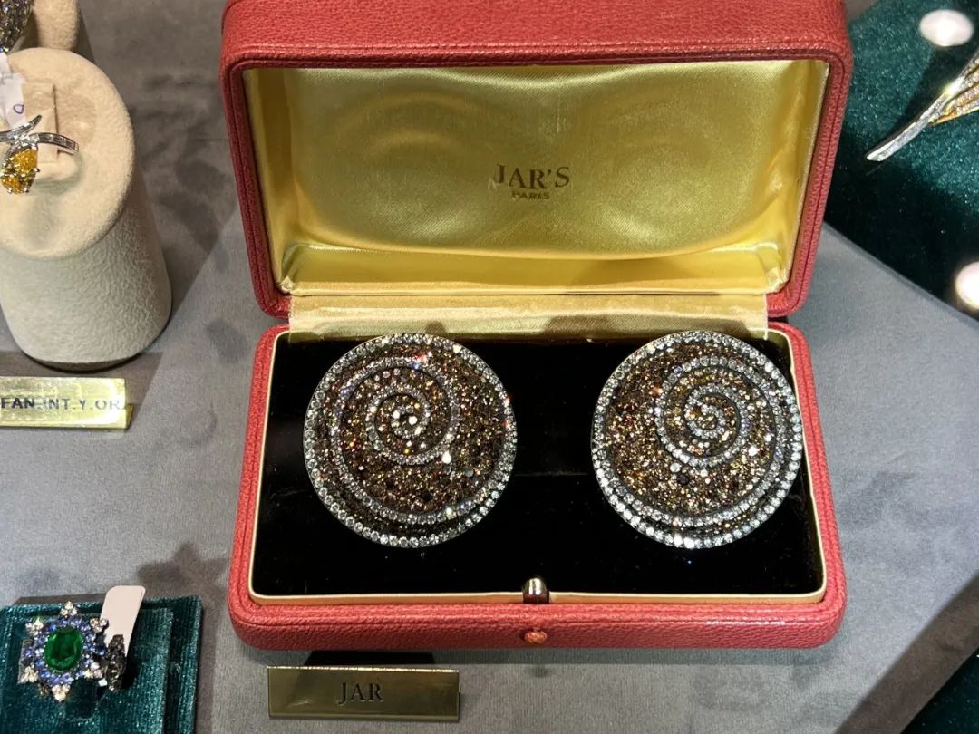 时隔3年又来日内瓦珠宝展大寻宝，竟然还见到了JAR真身！