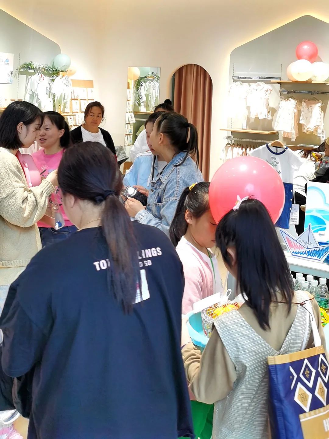 开业直击丨亲豆五月5店齐开，热浪迭起