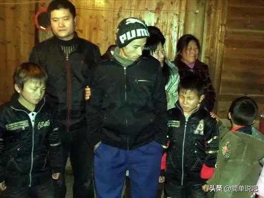 47岁犀利哥现状,当年风靡一时的犀利哥相片