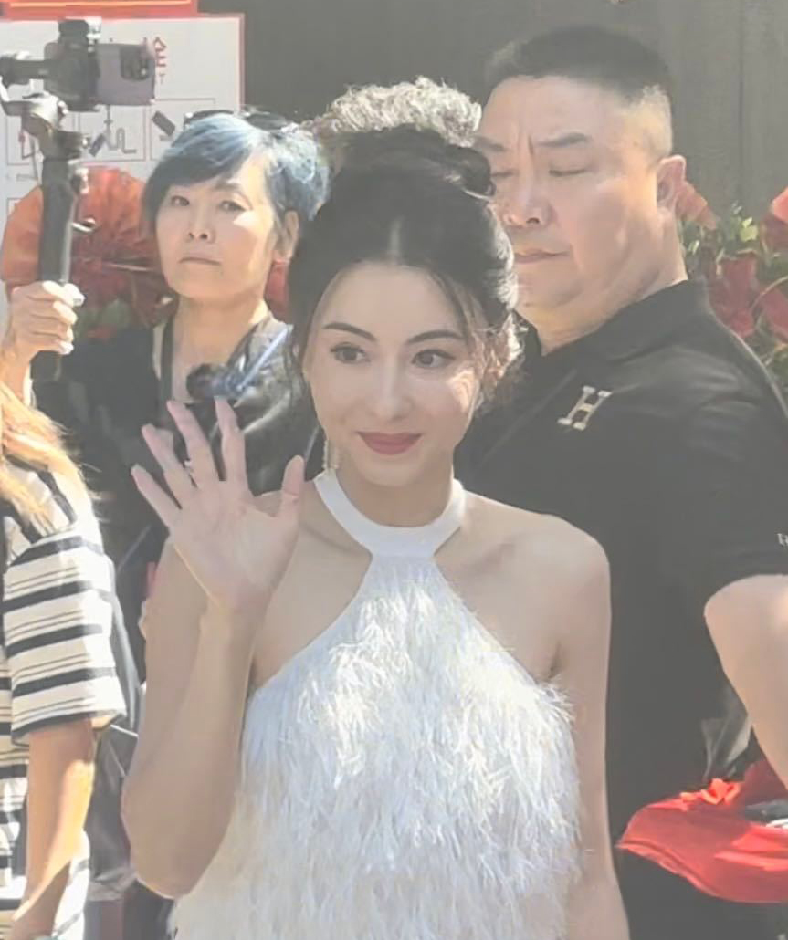 张柏芝晒美照长发飘飘女神范十足,张柏芝晒旗袍美照被赞状态回春