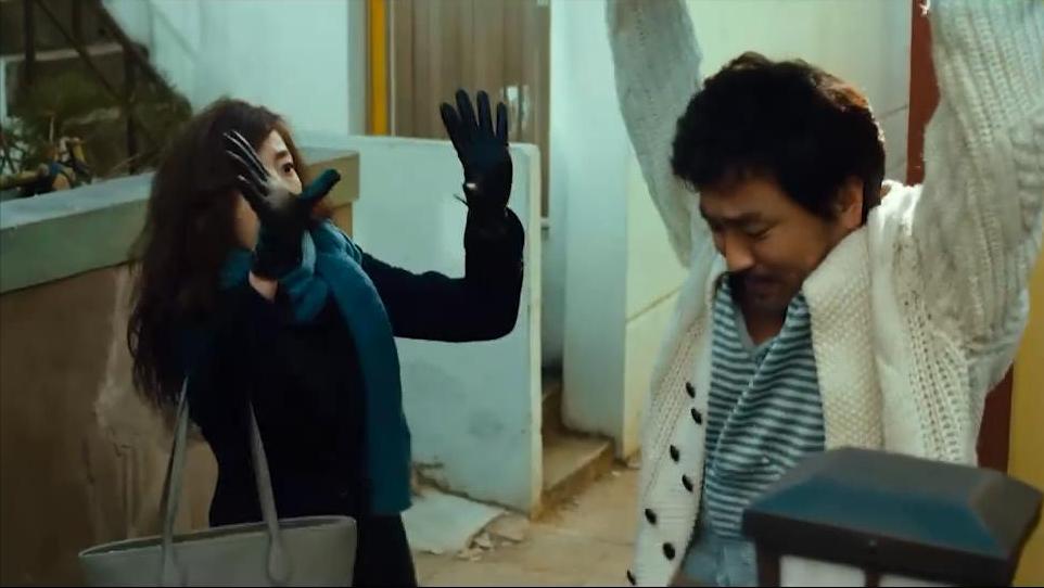 让邻居追妻子的电影,新婚夫妇被隔壁邻居盯上的电影