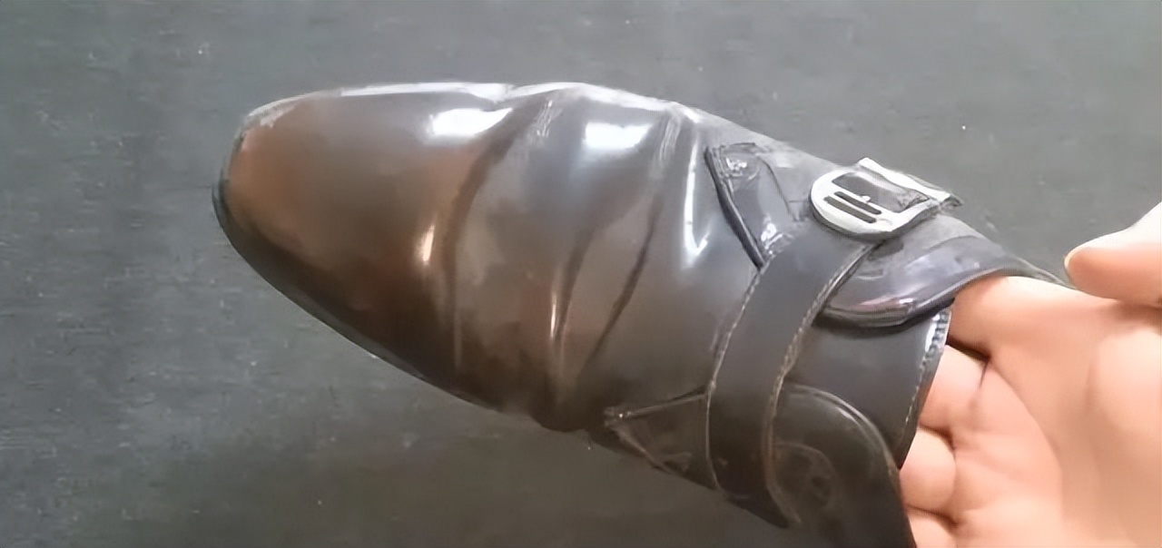 穿鞋避免皮鞋折痕的妙招,新皮鞋穿几次就有折痕