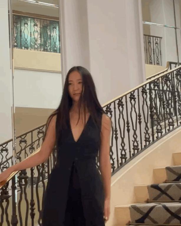 郑秀晶私服清新减龄女神不再高冷,郑秀晶高冷气质