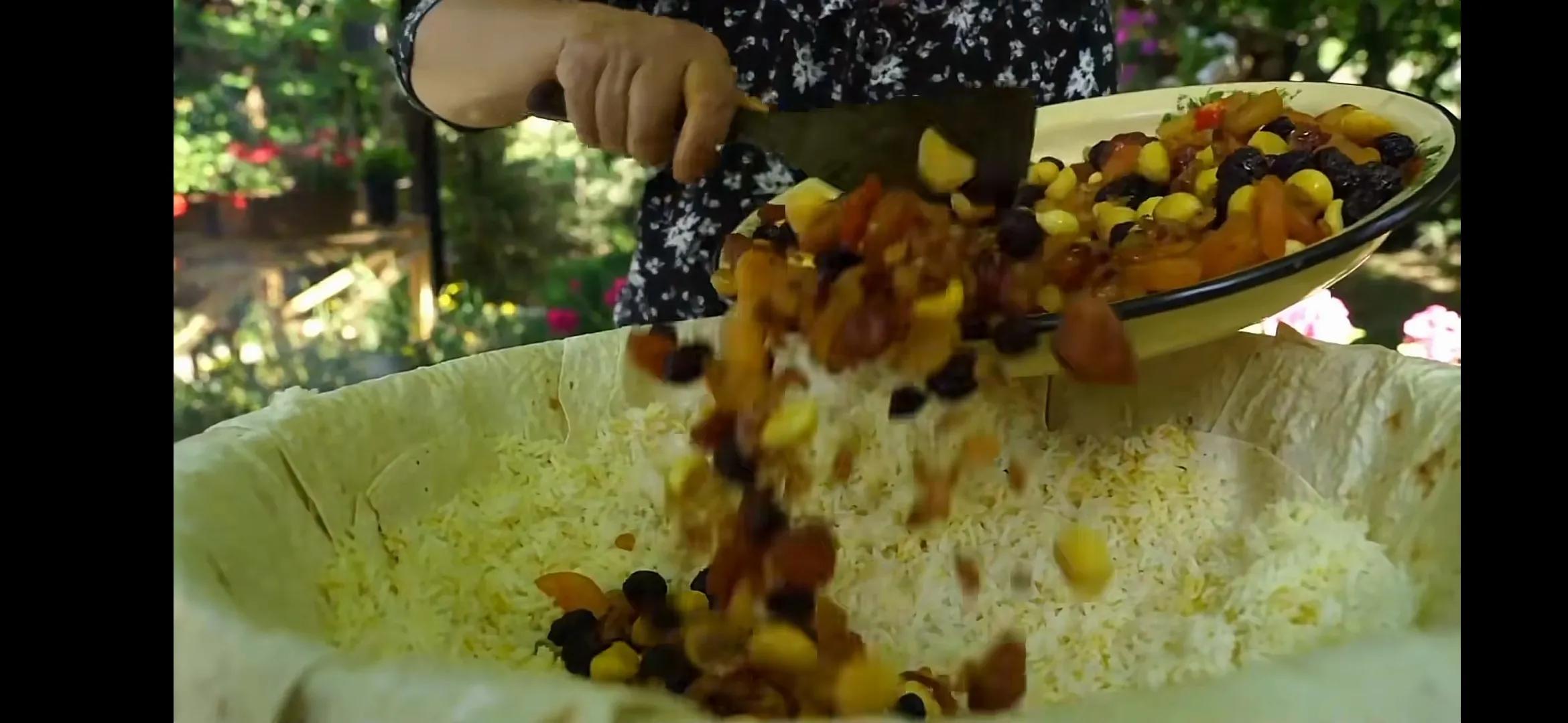 鸡腿手抓饭最正宗的做法,新疆锅巴抓饭的正宗做法