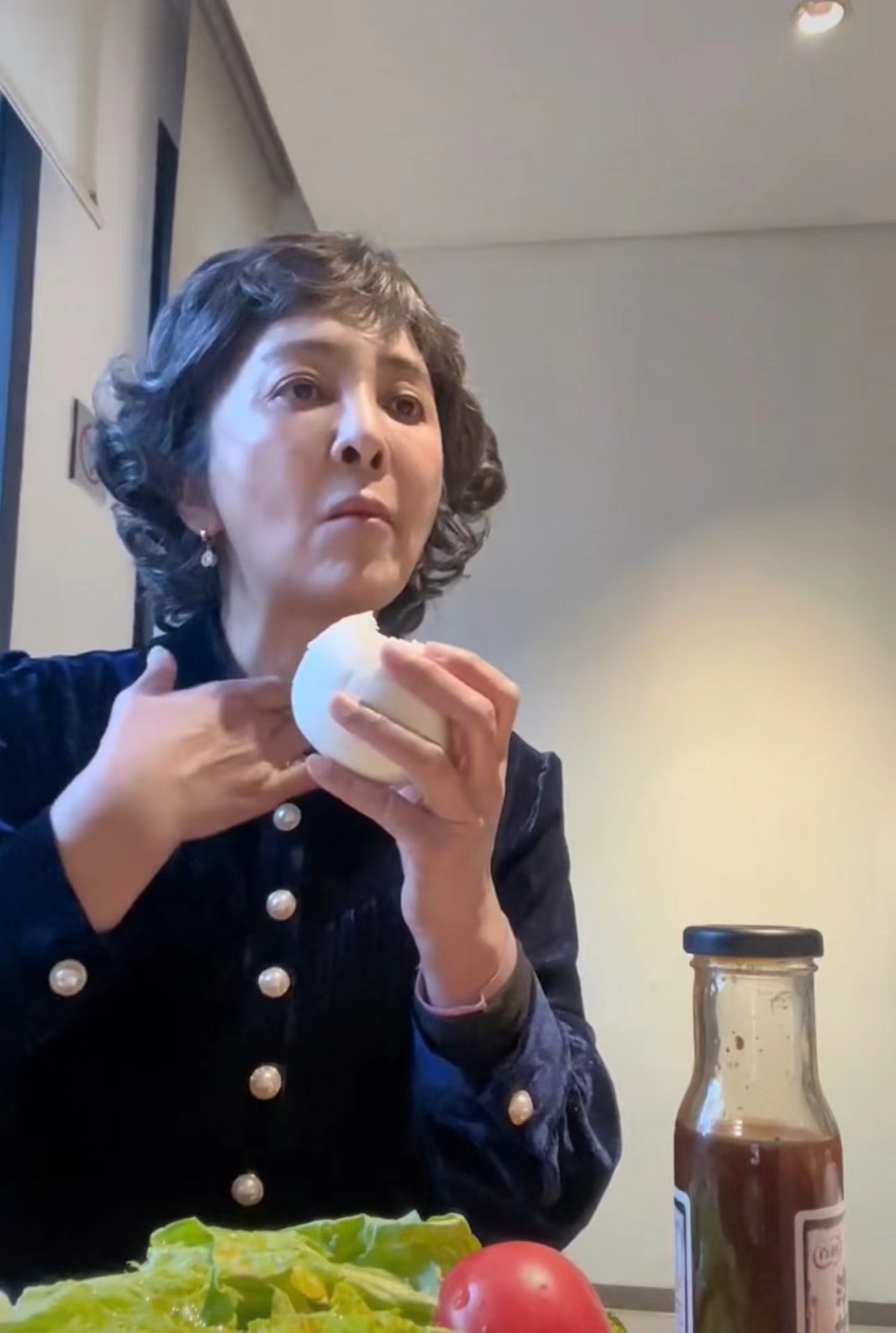 李勤勤晒出日常生活,59岁李勤勤