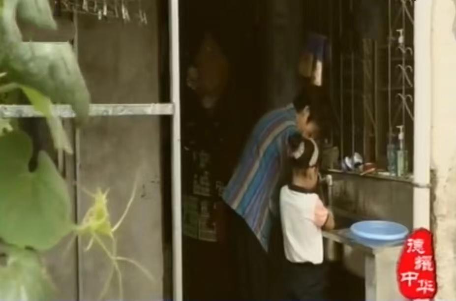 93年浙江女子收留3名流浪孩子,女子收养三个孩子20年后回来报恩