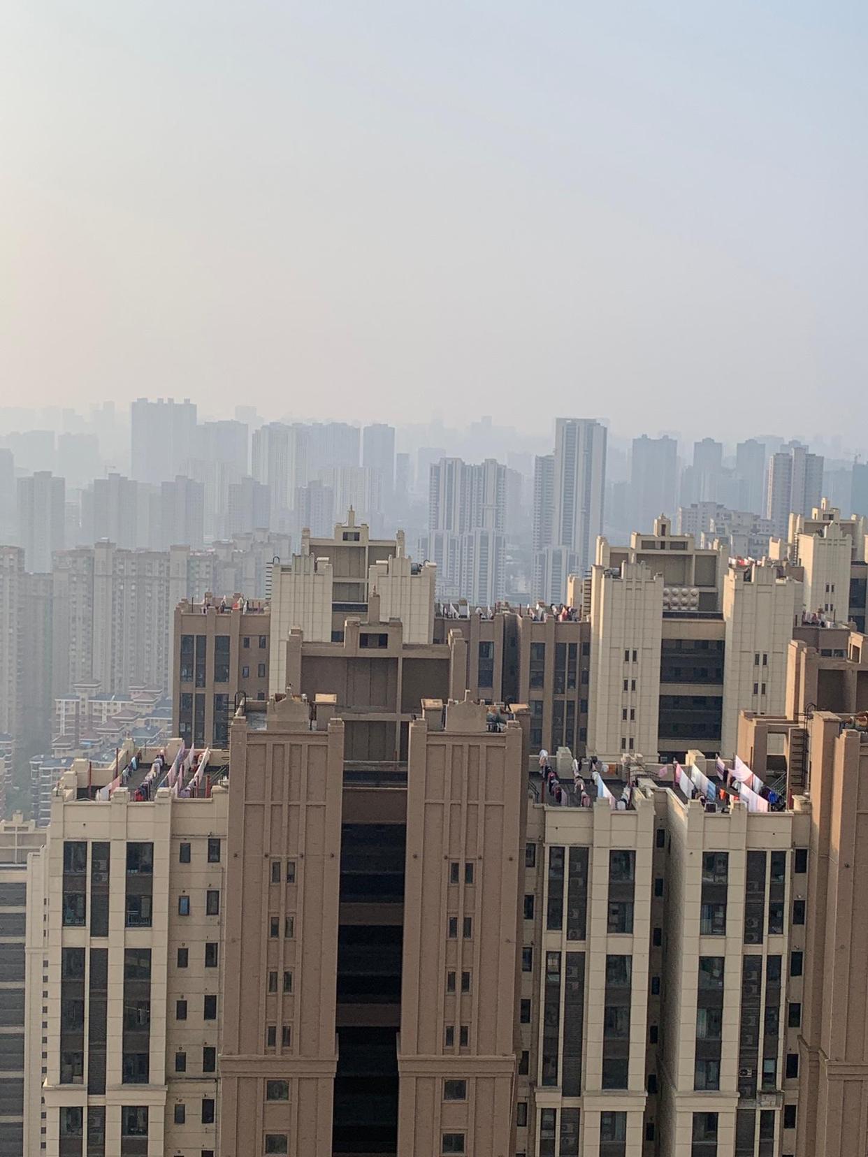 冬天湿衣服怎么快速变干,怎么不用吹风机让潮湿的衣服变干