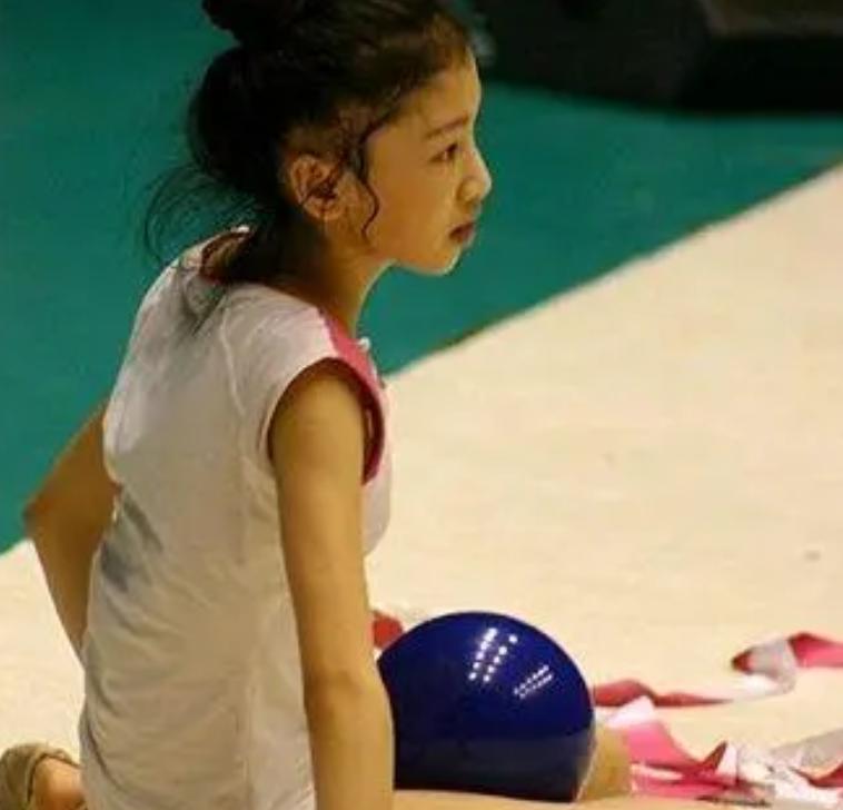 体操周捷图片,体操女神周捷