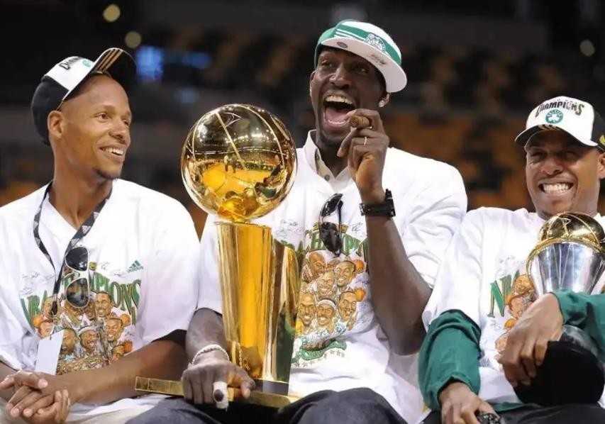 湖人签下小加索尔补强,加索尔加盟湖人前湖人西部第一