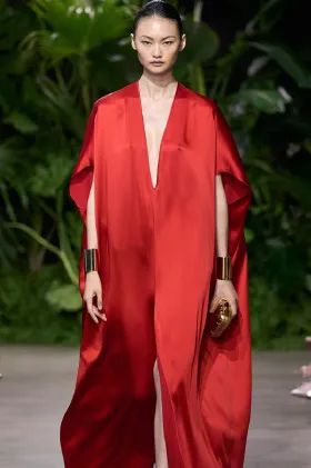 杨紫琼大衣配高筒靴穿搭,杨紫琼穿丝绒大衣图片