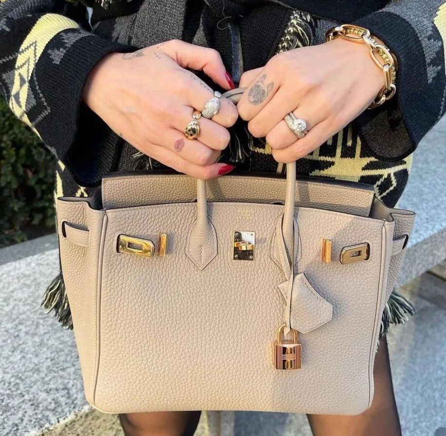 不懂怎么保养奢侈品女包？实用方法告诉你